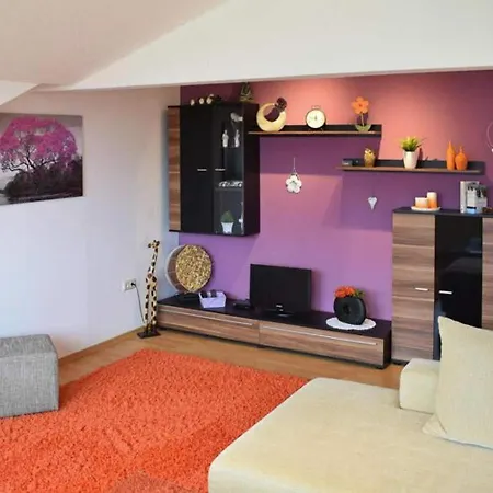 4 Star In Langdorf Apartment